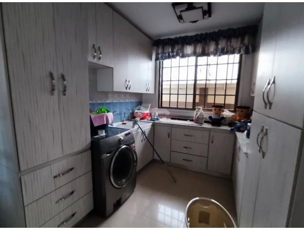 SE VENDE CASA ALTOS DE PANAMA CONDADO DEL REY 4 HABITACION 675M PATIO