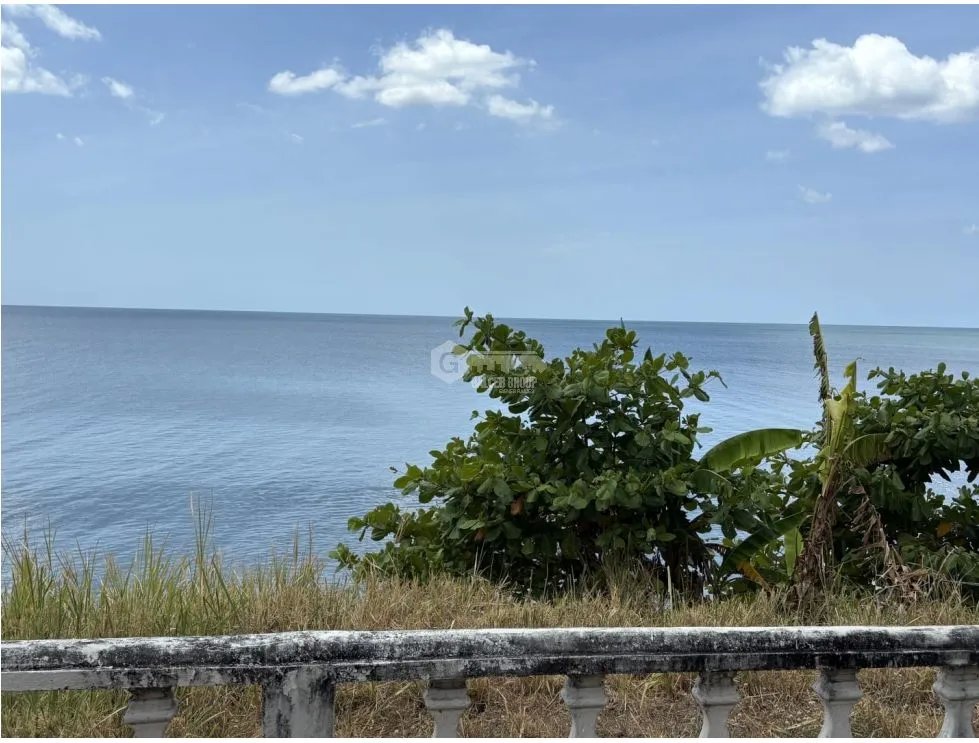 SE VENDE TERRENO FRENTE AL MAR EN CORONADO IDEAL PARA DESARROLLO