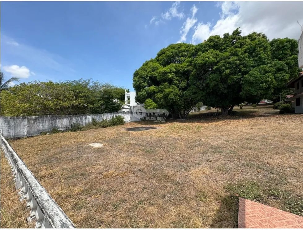 SE VENDE TERRENO FRENTE AL MAR EN CORONADO IDEAL PARA DESARROLLO