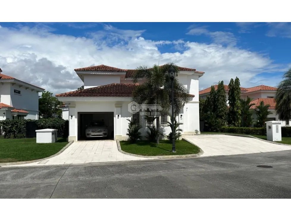 SE VENDE CASA EN SANTA MARIA FAIRWAY ESTATE CASA DE LUJO AMOBLADA 800M