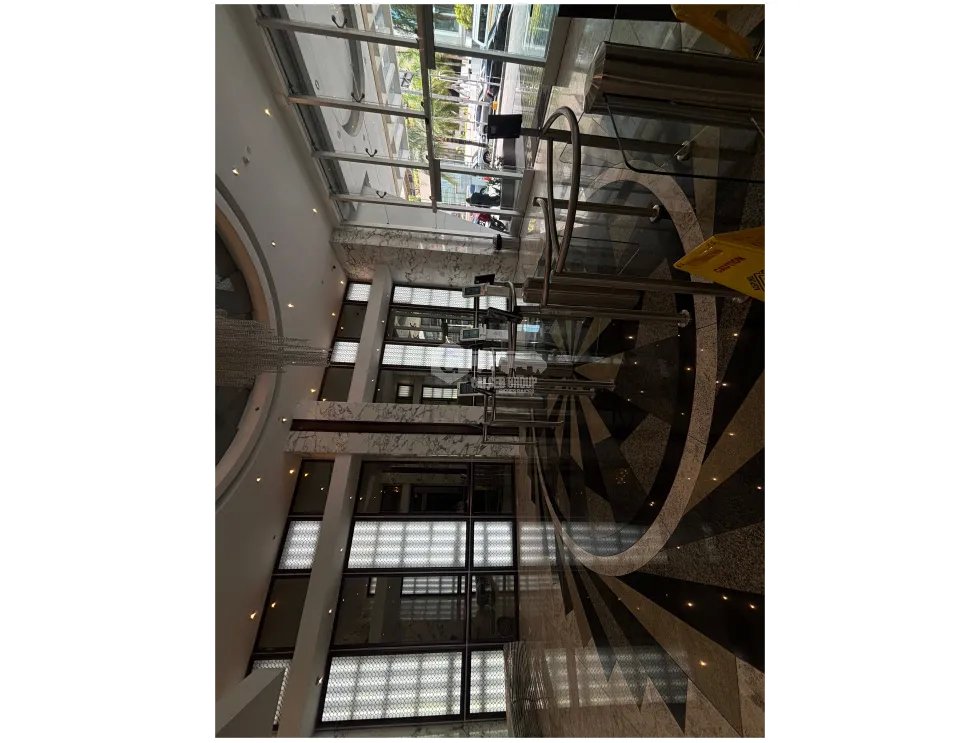 ALQUILER DE OFICINA EN CALLE 50 REVOLUTION F&F TOWER TORNILLO DE 400M