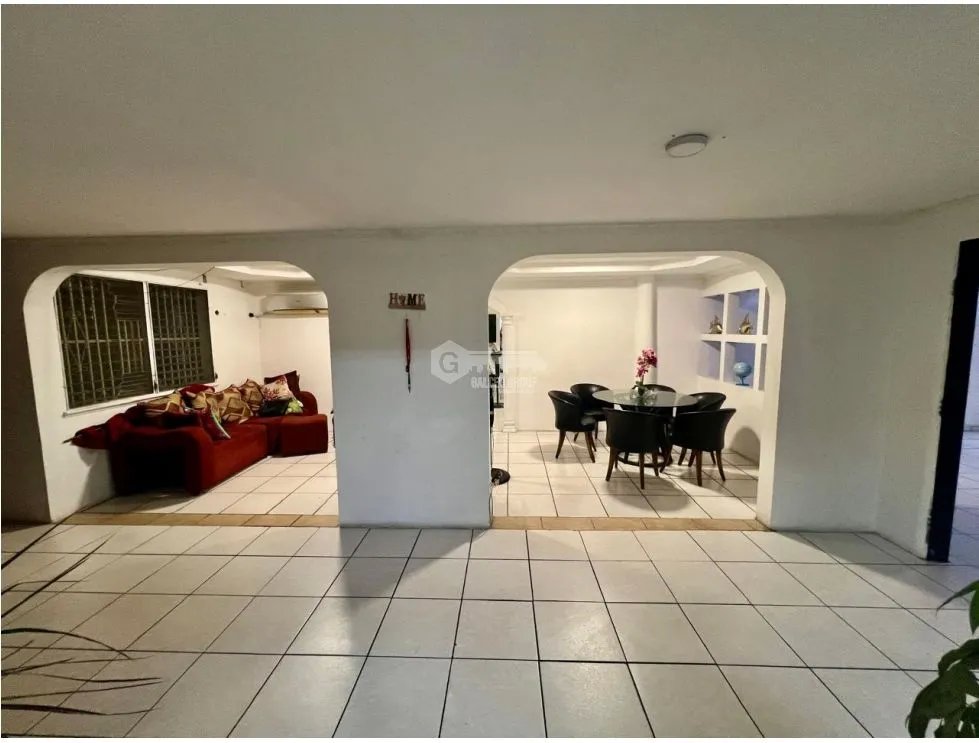 CONDADO DEL REY / 230M / 3 HABITACIÓN / 2 BAÑOS / 2 NIVELES