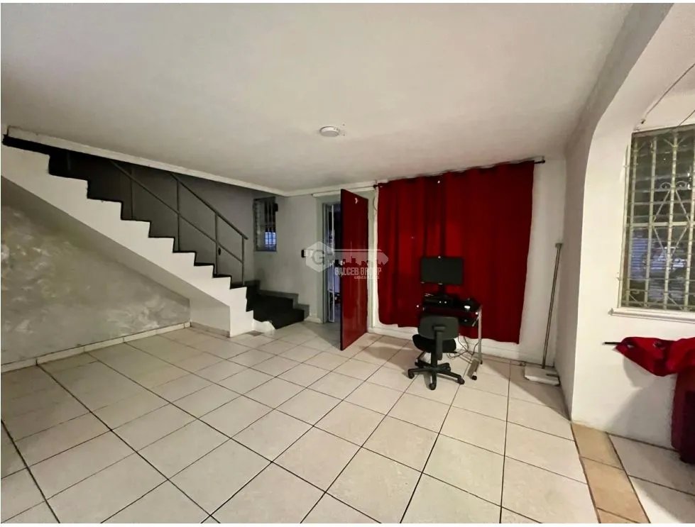CONDADO DEL REY / 230M / 3 HABITACIÓN / 2 BAÑOS / 2 NIVELES
