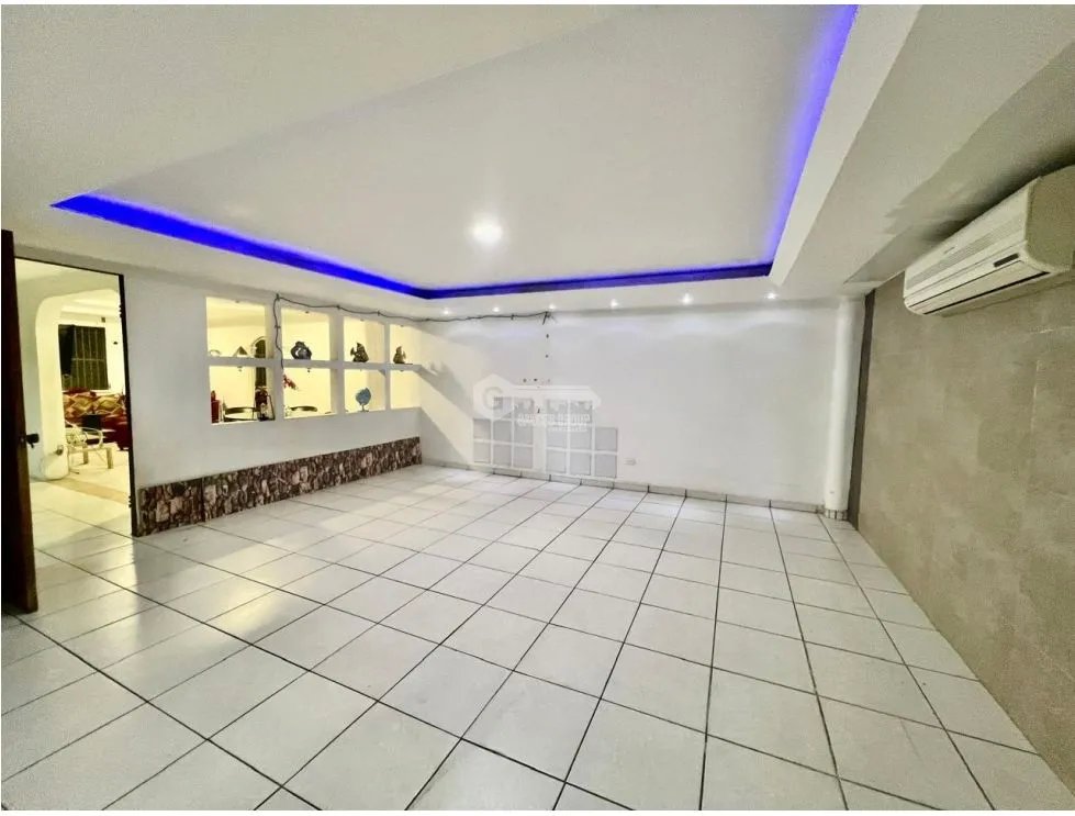 CONDADO DEL REY / 230M / 3 HABITACIÓN / 2 BAÑOS / 2 NIVELES