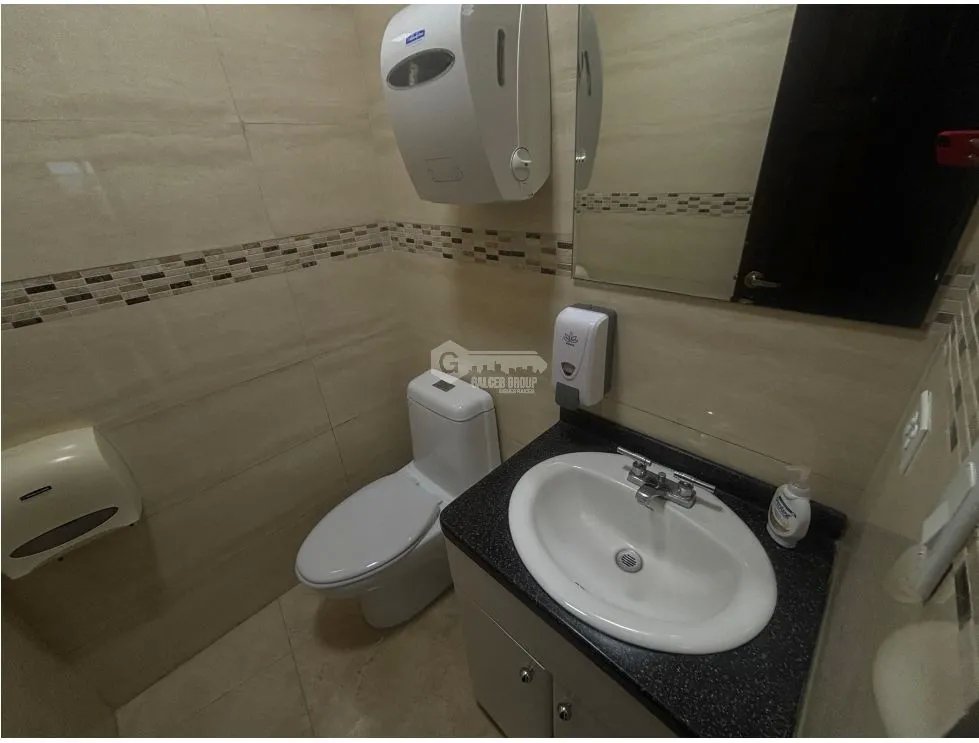 SE VENDE OFICINA EN REVOLUTION  F&F TOWER TORNILLO CALLE 50 DE 188M