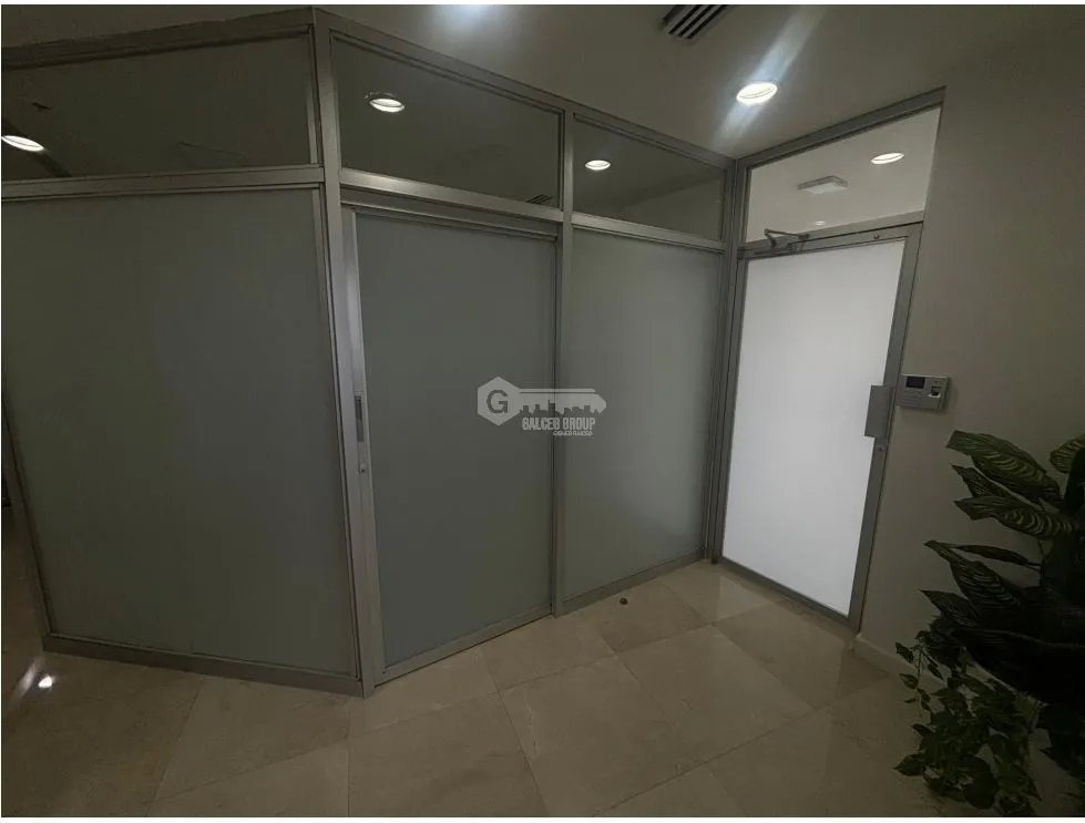 SE VENDE OFICINA EN REVOLUTION  F&F TOWER TORNILLO CALLE 50 DE 188M