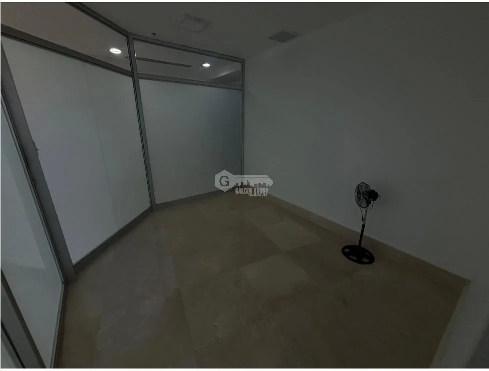 SE VENDE OFICINA EN REVOLUTION  F&F TOWER TORNILLO CALLE 50 DE 188M