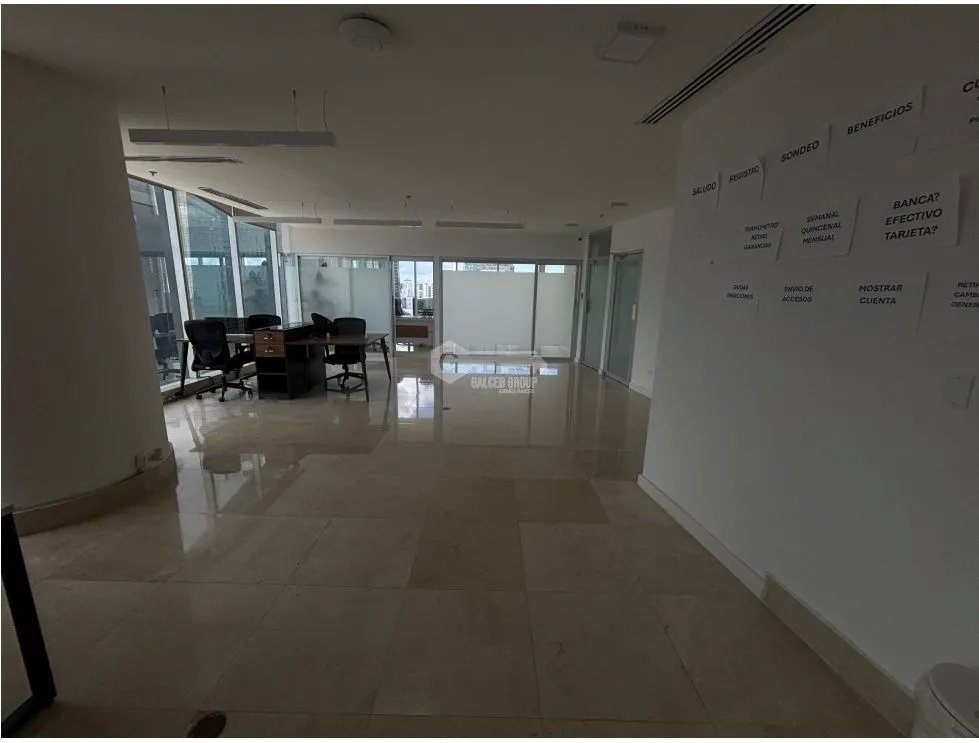 SE VENDE OFICINA EN REVOLUTION  F&F TOWER TORNILLO CALLE 50 DE 188M