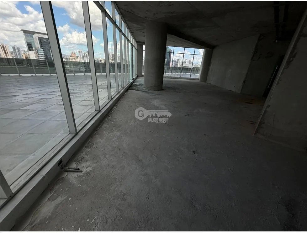 SE VENDE OFICINA EN CALLE 50 REVOLUTION F&F TOWER TORNILLO CON TERRAZA