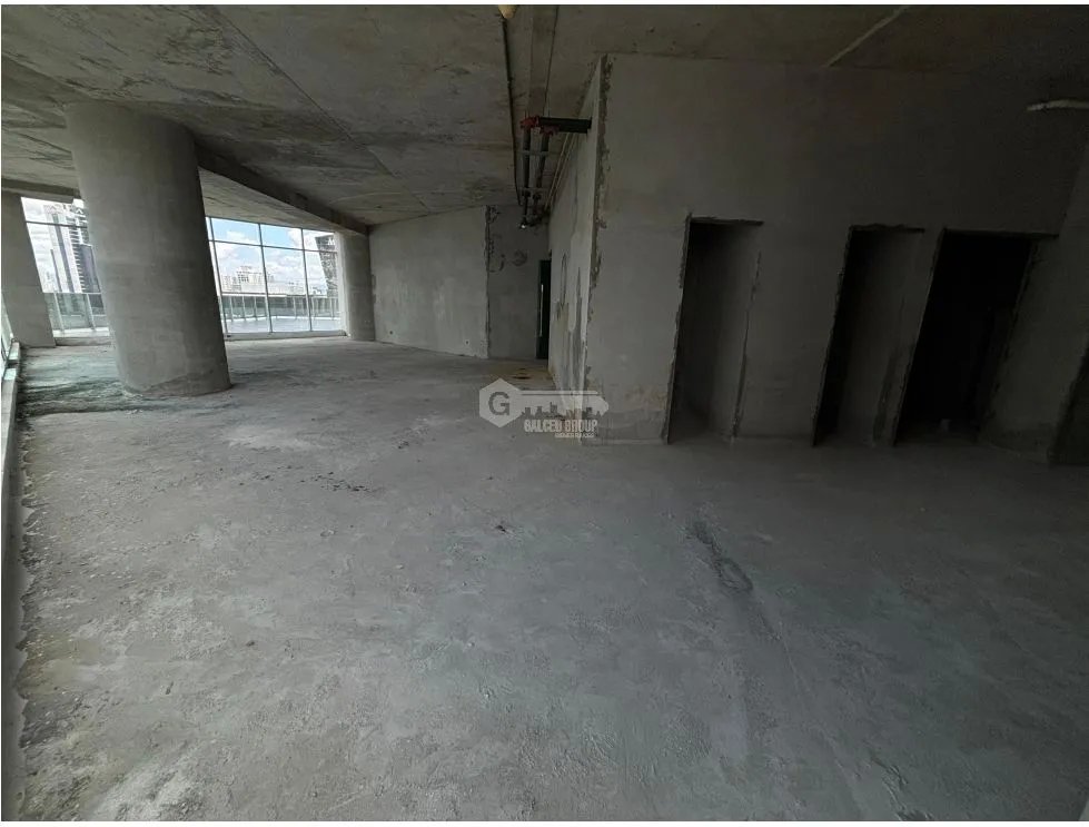 SE VENDE OFICINA EN CALLE 50 REVOLUTION F&F TOWER TORNILLO CON TERRAZA
