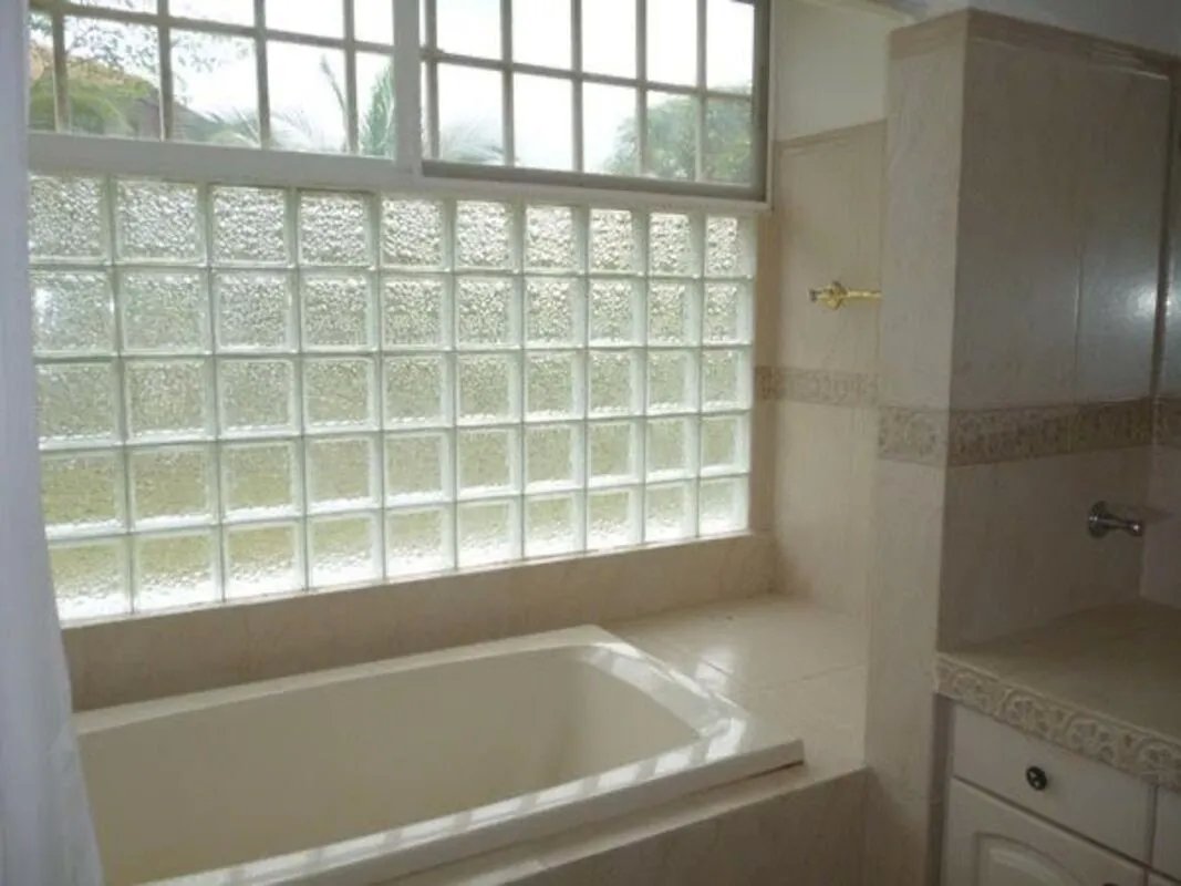 Venta de Casa con Terreno en Coloncito, Chame