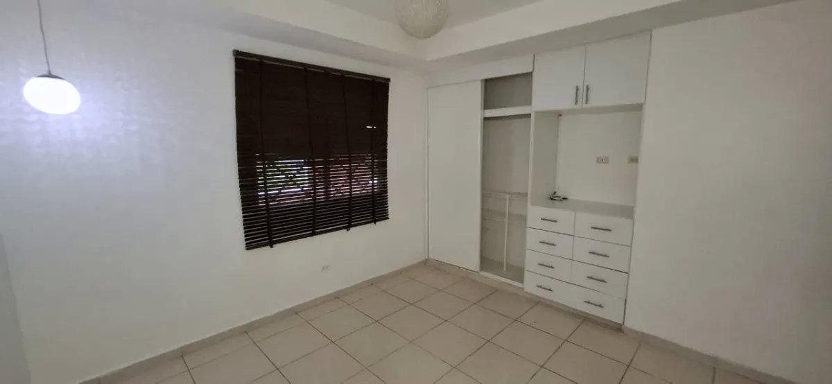 Single Family Detached For Rent in Residencial verde real