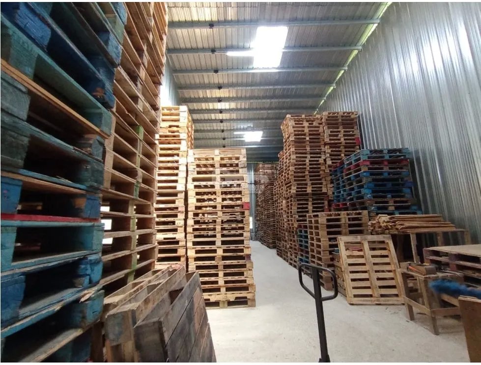 LAS MAÑANITAS / PARQUE INDUSTRIAL / 200M / GALERA COMERCIAL