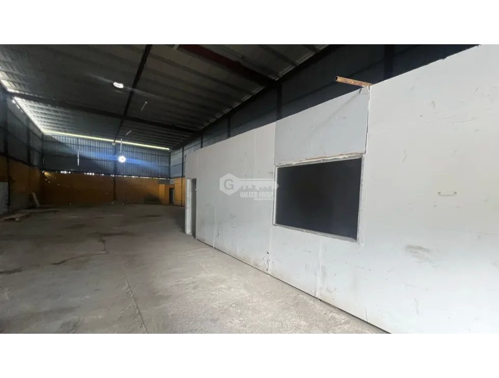SE VENDE GALERA COMERCIAL EN PARQUE INDUSTRIAL MAÑANITAS 350M OFICINA