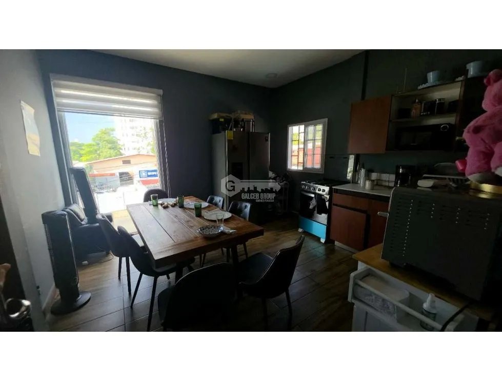GALERA COMERCIAL CON LOCALES Y BODEGA EN JUAN PABLO II  /TUMBA MUERTO