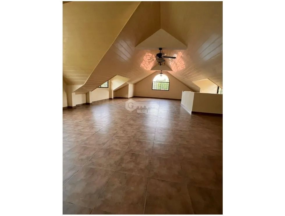 ANCON / LLANOS DE CURUNDU / 6 HABITACIONES / 767M / PATIO