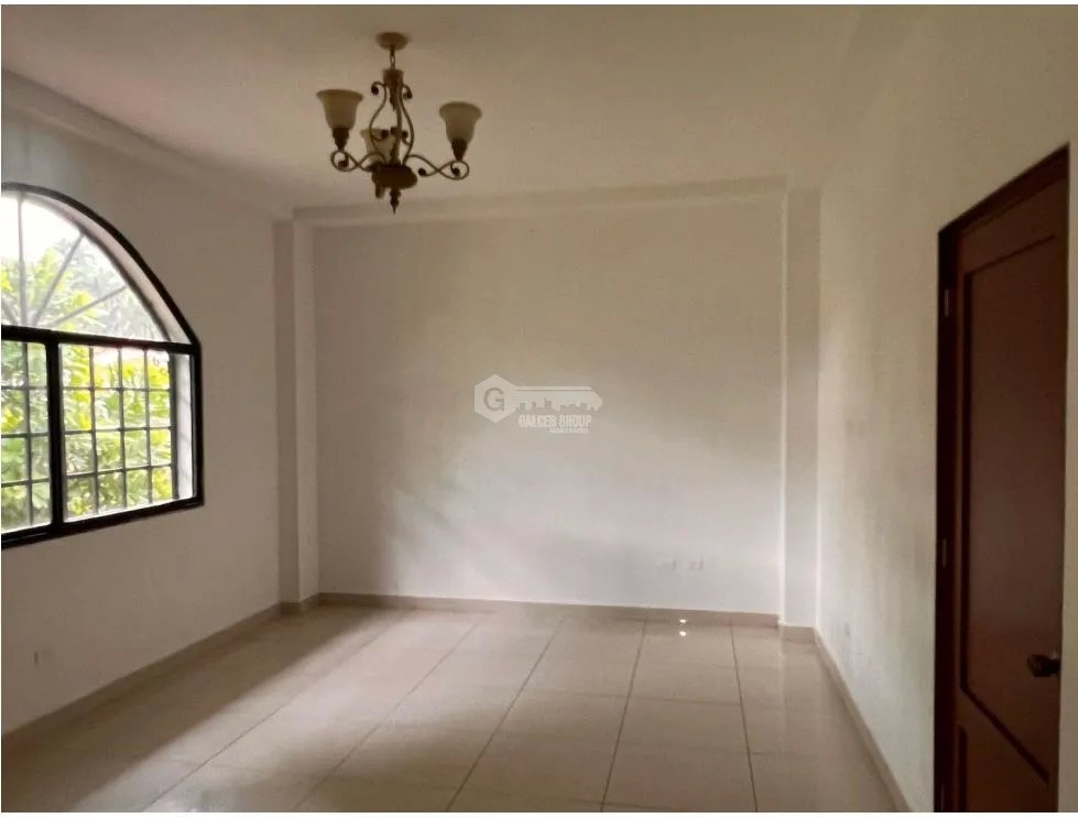 ANCON / LLANOS DE CURUNDU / 6 HABITACIONES / 767M / PATIO