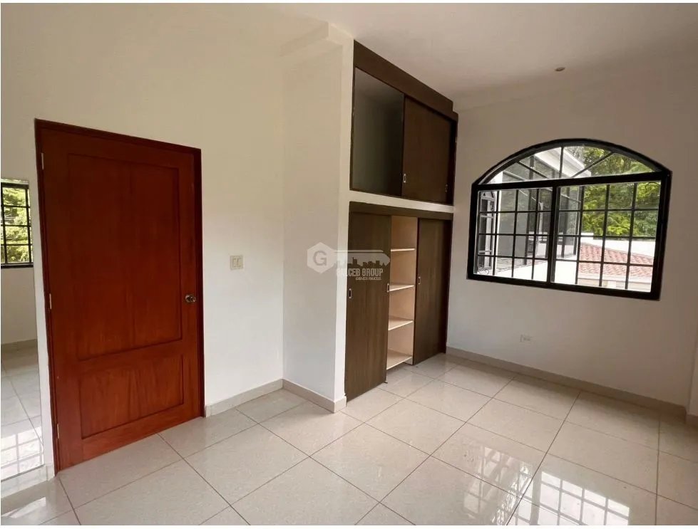 ANCON / LLANOS DE CURUNDU / 6 HABITACIONES / 767M / PATIO