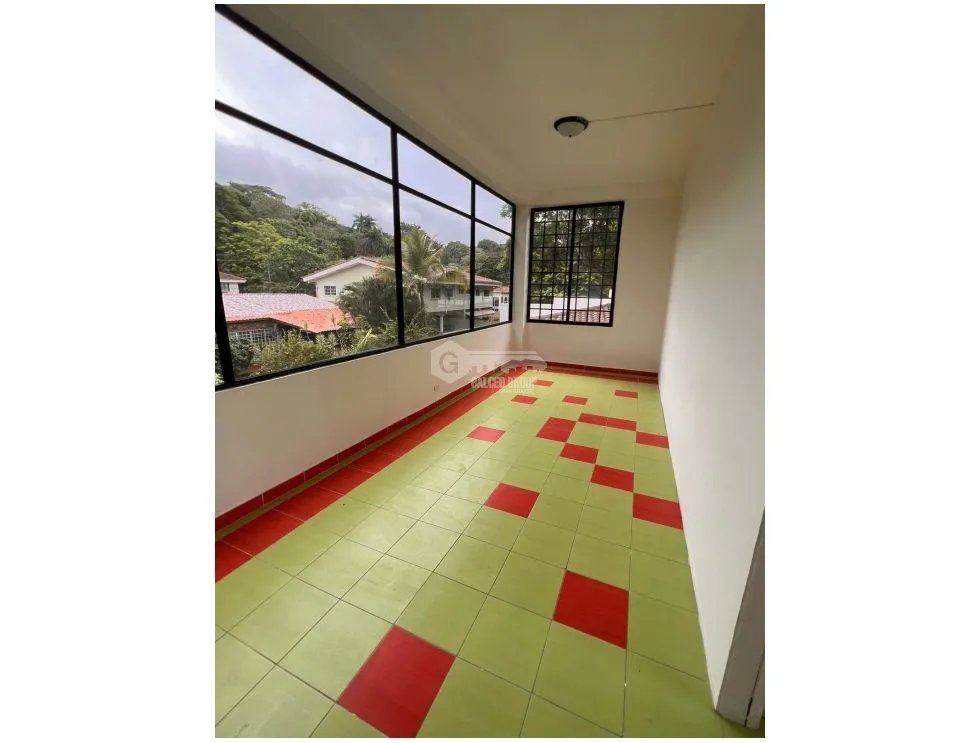 ANCON / LLANOS DE CURUNDU / 6 HABITACIONES / 767M / PATIO