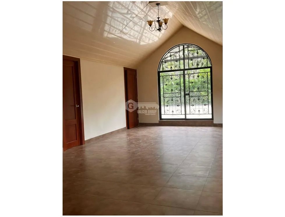 ANCON / LLANOS DE CURUNDU / 6 HABITACIONES / 767M / PATIO