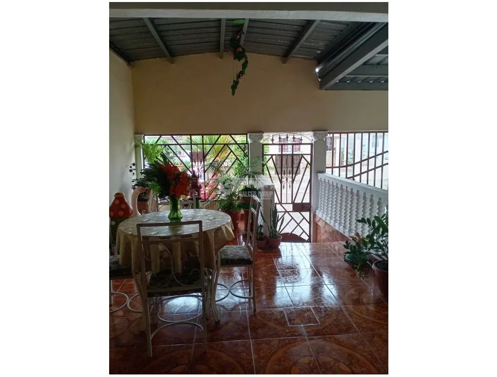 TOCUMEN / PUNTA DEL ESTE / 208M / 4 HABITACON + 1 BAÑOS /  DEPOSITO