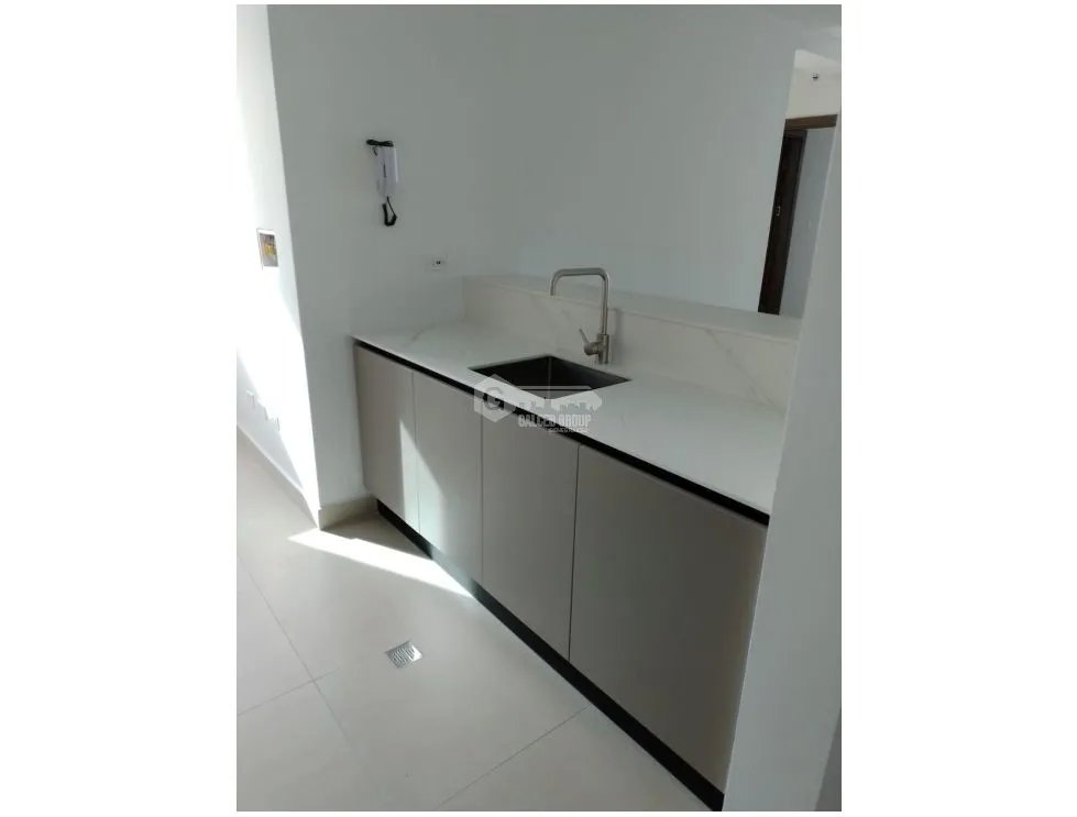 12 DE OCTUBRE / PH CENTERPOINT TOWER / 77M /LINEA BLANCA / BALCON