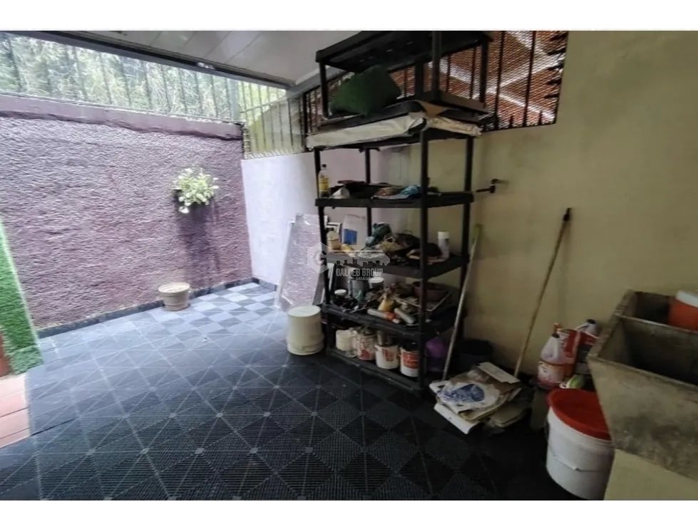 SE VENDE CASA EN LAS CUMBRES URB. SAN ANDRES FRENTE AL METRO