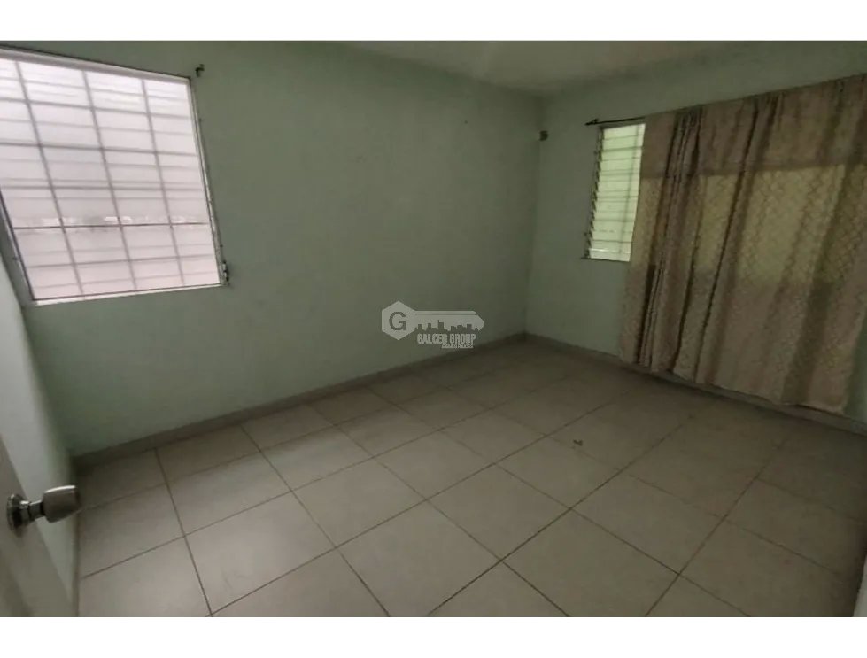 SE VENDE CASA EN LAS CUMBRES URB. SAN ANDRES FRENTE AL METRO