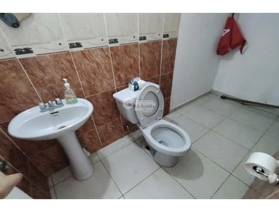 SE VENDE CASA EN LAS CUMBRES URB. SAN ANDRES FRENTE AL METRO