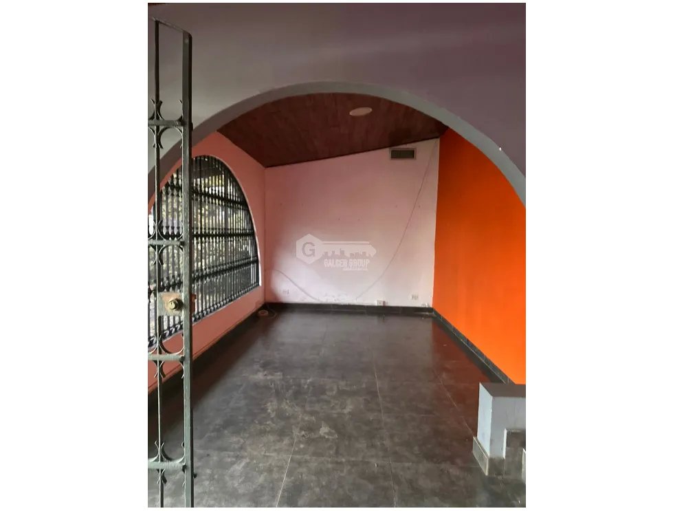 TERRENO CON CASA COMERCIAL / SAN FRANCISCO / 832M / SOBRE VIA