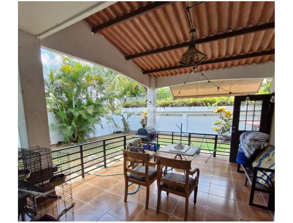 SE VENDE CASA EN LAS CUMBRES PH QUINTAS DEL LAGO CON TERRAZA Y PATIO