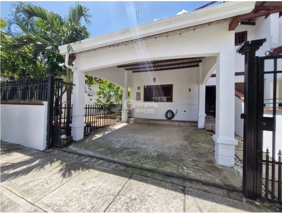 SE VENDE CASA EN LAS CUMBRES PH QUINTAS DEL LAGO CON TERRAZA Y PATIO