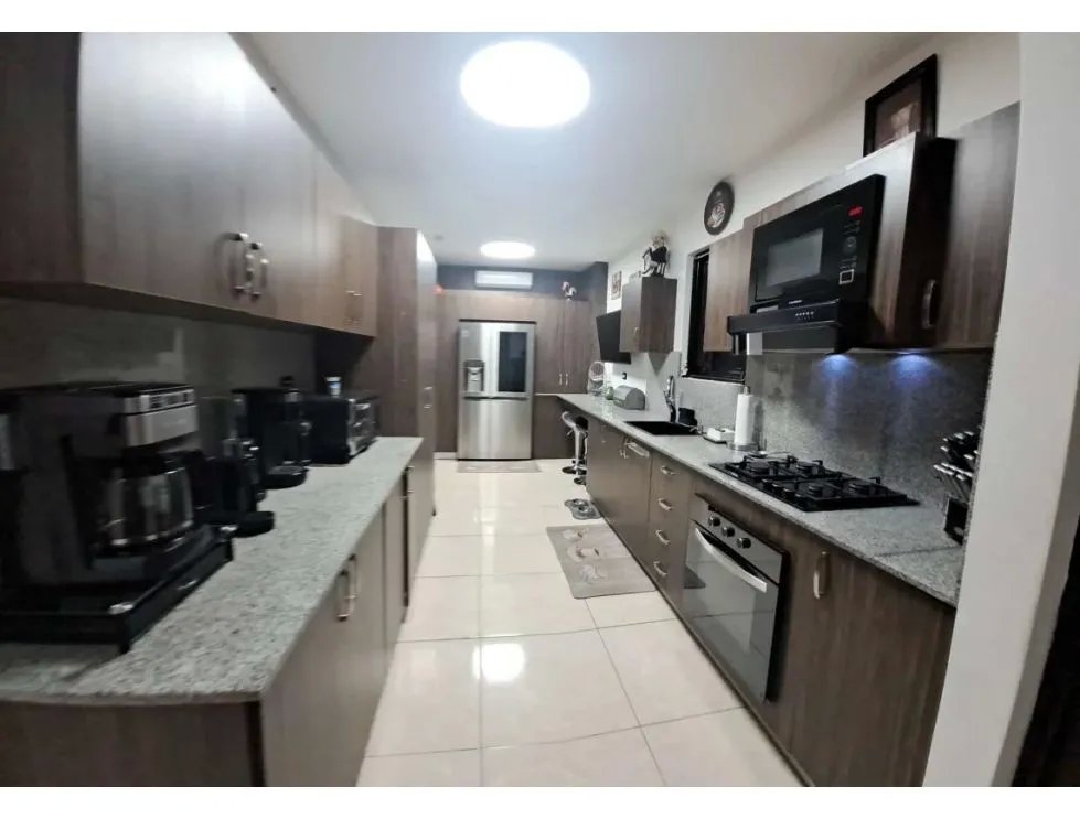 SE VENDE CASA EN DON BOSCO VERSALLES CON PISCINA PRIVADA YA