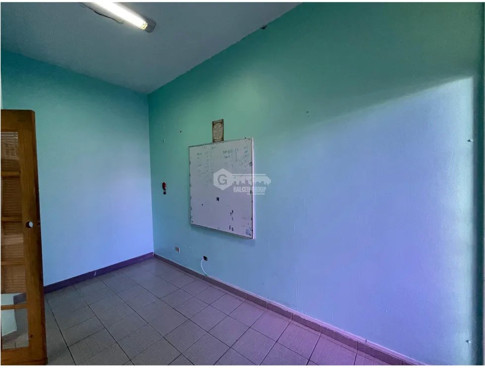 SE ALQUILA LOCAL EN PEDREGAL PH GOLDEN PARK DE 80M CON AIRE A.