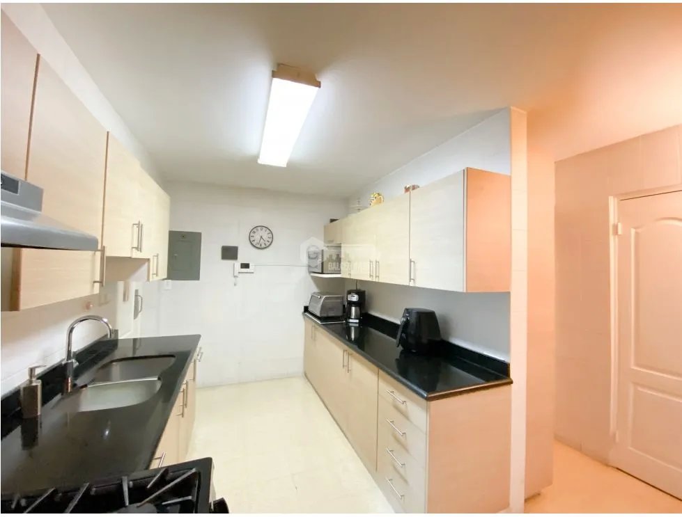 SE VENDE CASA EN BETANIA MIRAFLORES 326M 2 PISOS 3 HABITACION 4 BAÑOS