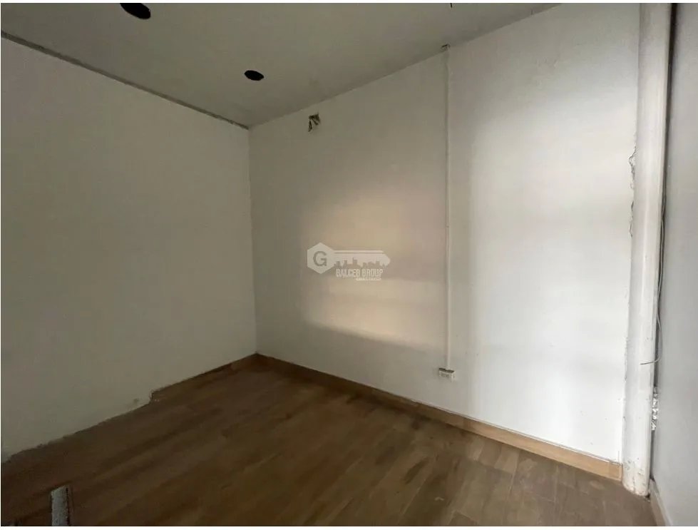LOCAL / TUMBA MUERTO / MIDTOWN PLAZA / 154M / VACIO / MEZZANINE