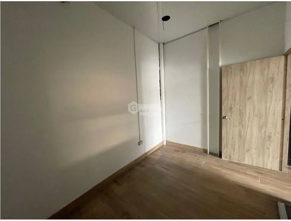 LOCAL / TUMBA MUERTO / MIDTOWN PLAZA / 154M / VACIO / MEZZANINE