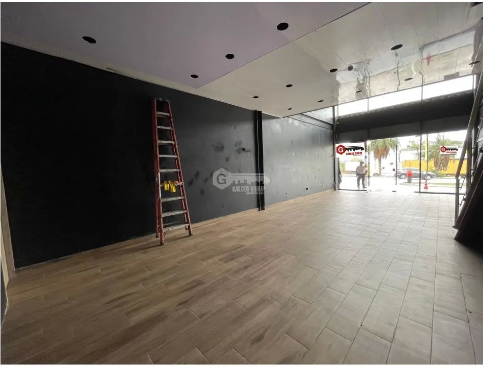 LOCAL / TUMBA MUERTO / MIDTOWN PLAZA / 154M / VACIO / MEZZANINE