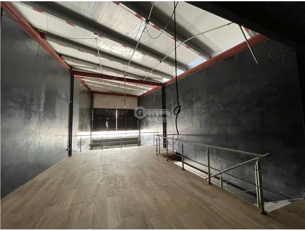 LOCAL / TUMBA MUERTO / MIDTOWN PLAZA / 154M / VACIO / MEZZANINE