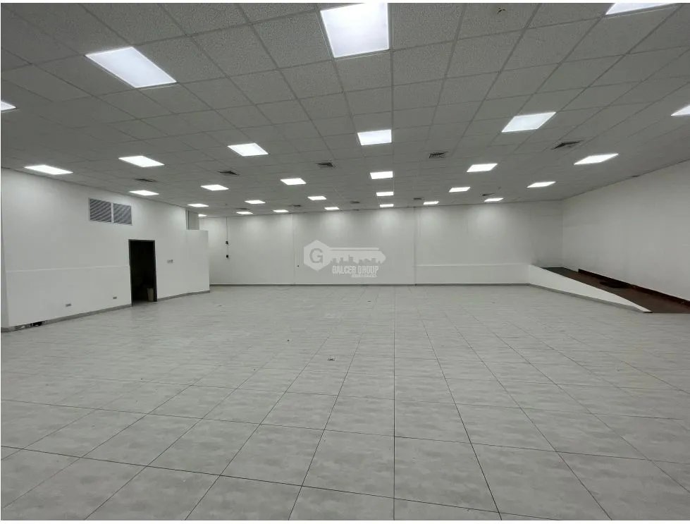 OFICINA / CALLE 50 CON VIA ISRAEL / 348M / DIVISIONES / SOBRE VIA