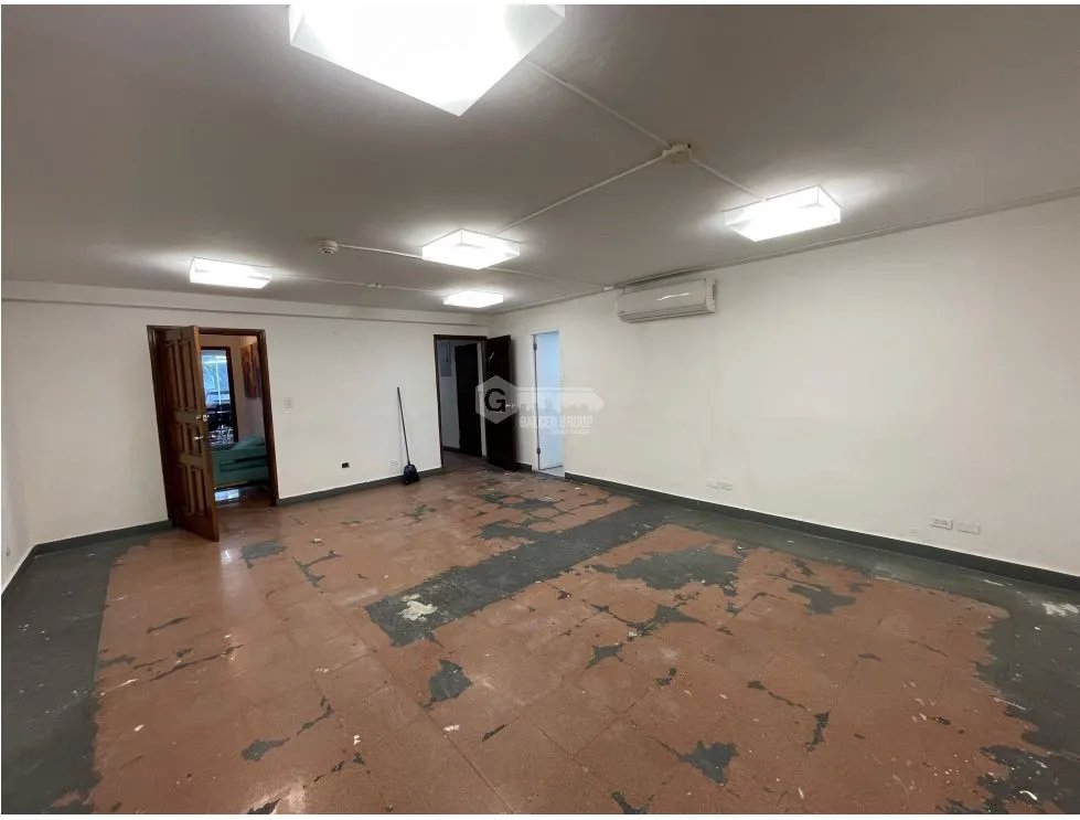 OFICINA / CALLE 50 CON VIA ISRAEL / 348M / DIVISIONES / SOBRE VIA