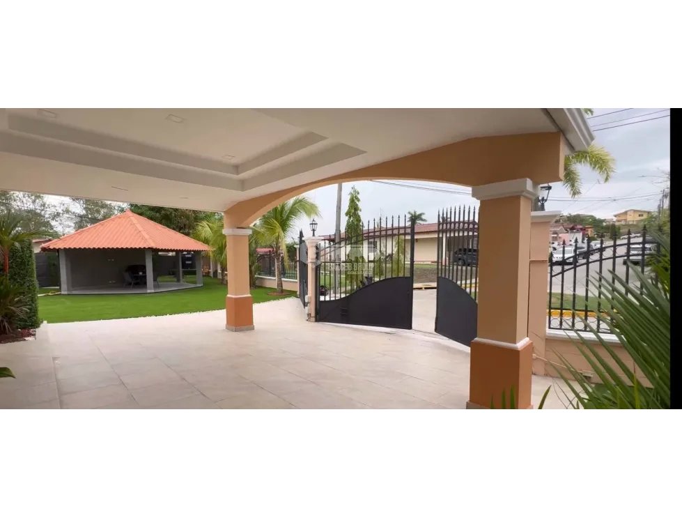 SE VENDE CASA EN VILLA LUCRE URB. ALTOS DE SAN RAFAEL CON PISCINA