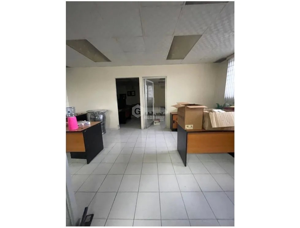 SE VENDE OFIBODEGA EN COLON SANTA ISABEL CON MEZZANINE SOBRE VIA