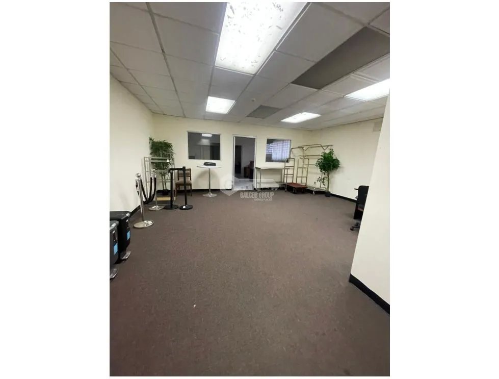 COLON / OFIBODEGA / 1800M / PUERTA ENROLLABLE / MEZZANINE / SOBRE VIA