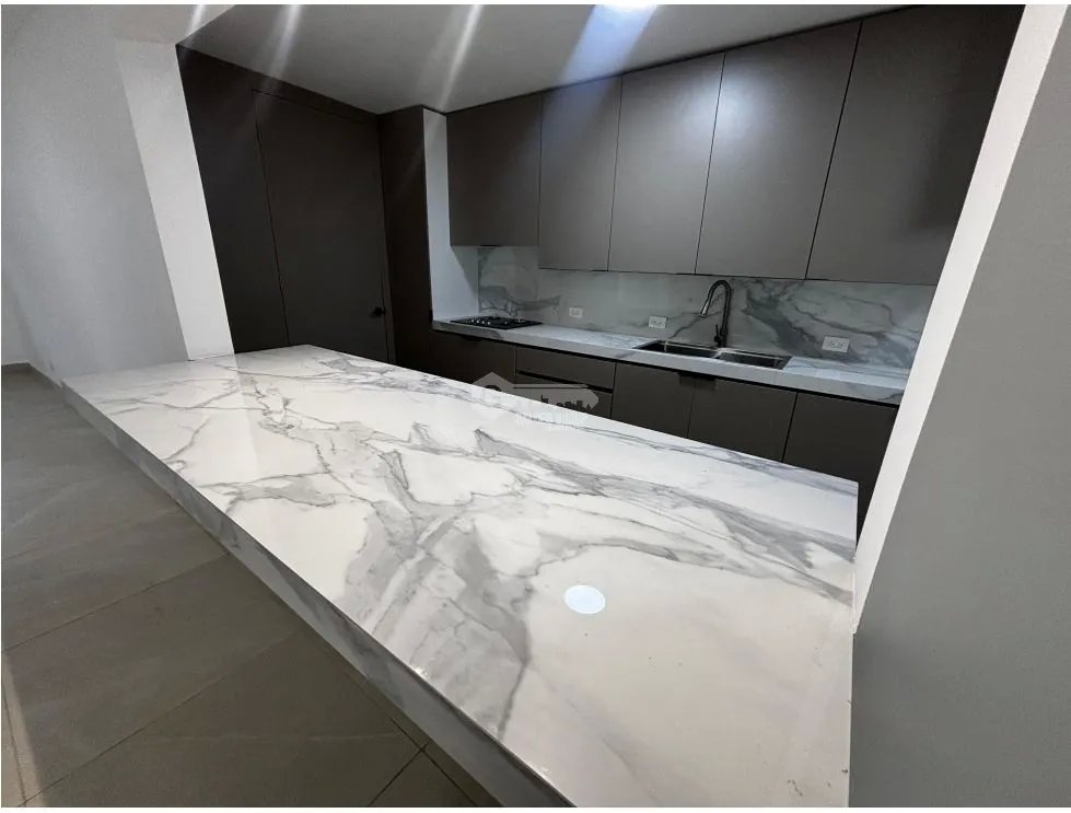 SE VENDE CASA EN SAN FRANCISCO PH FLAMINGO DE 4 HABITACION Y TERRAZA