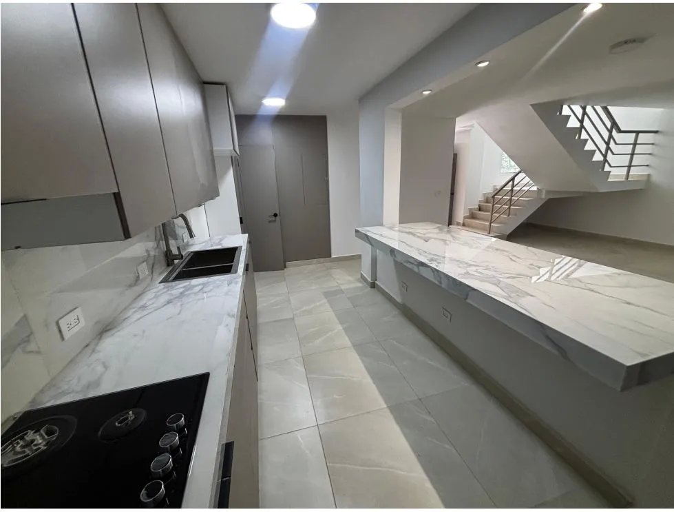 SE VENDE CASA EN SAN FRANCISCO URB. FLAMINGO DE 4 HABITACION Y TERRAZA