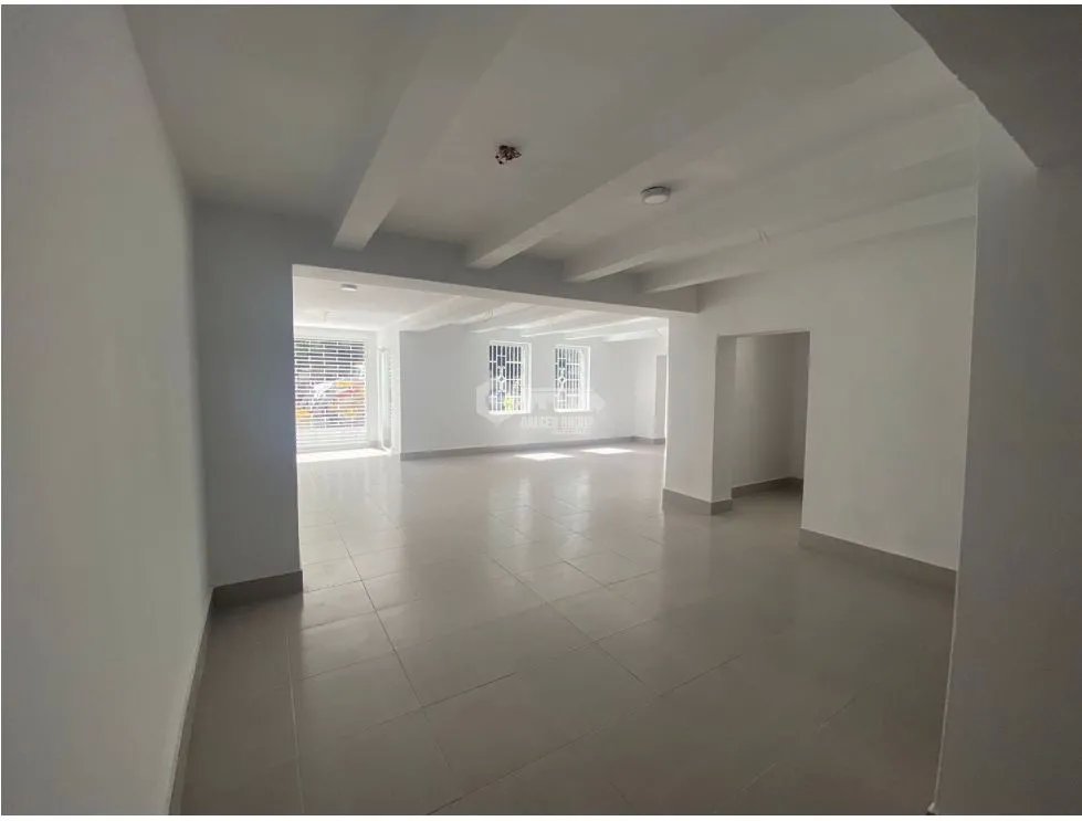 SE ALQUILA LOCAL EN BELLA VISTA SOBRE AVENIDA PRINCIPAL A ESTRENAR