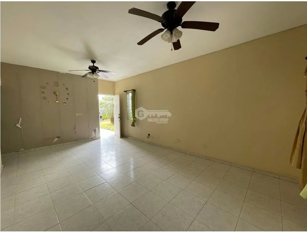 SE VENDE CASA EN PRADERAS DE SAN ANTONIO DE 3 HABITACIONES CON TERRAZA