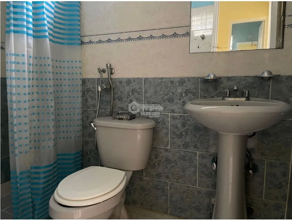 SE VENDE CASA EN PRADERAS DE SAN ANTONIO DE 3 HABITACIONES CON TERRAZA