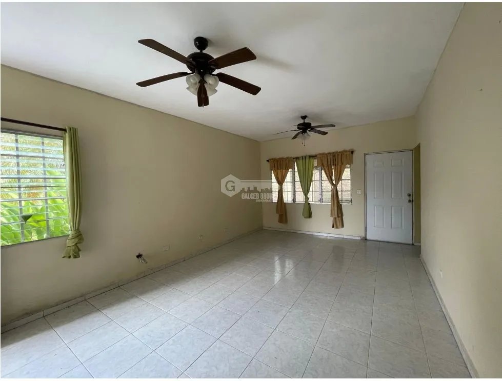 SE VENDE CASA EN PRADERAS DE SAN ANTONIO DE 3 HABITACIONES CON TERRAZA